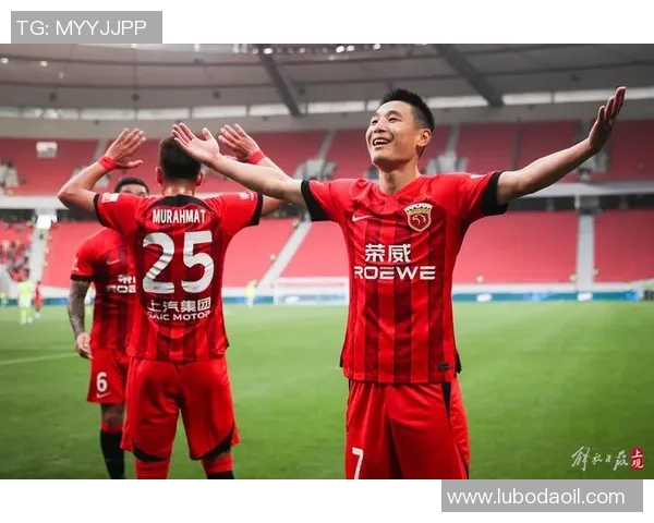 上海足球队个人能力提升的热议与未来发展趋势探讨 上海足球队个人能力提升的热议与未来发展趋势探讨