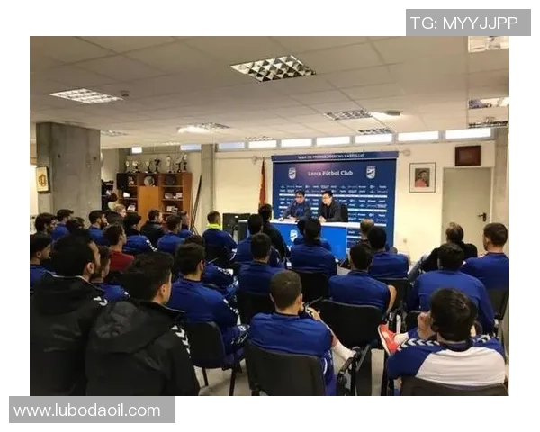 上海足球队的包夹战术解析与深度剖析如何影响比赛结果与球队表现 上海足球队的包夹战术解析与深度剖析如何影响比赛结果与球队表现