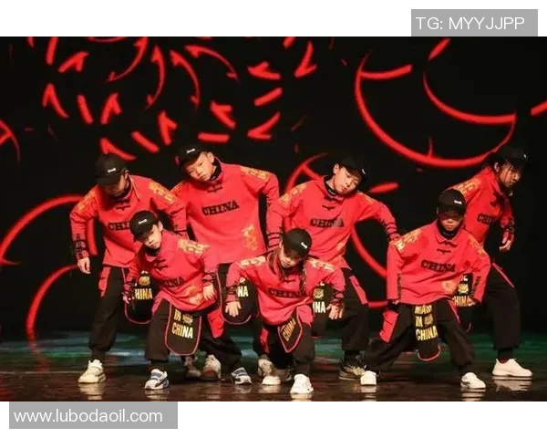 上海街舞队状态引发热议舞者们的表现与团队默契成焦点 上海街舞队状态引发热议舞者们的表现与团队默契成焦点